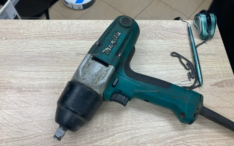 Гайковерт makita TW0200
