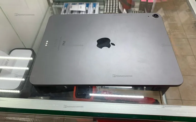 Планшет Apple iPad Air 4 поколения 64Gb