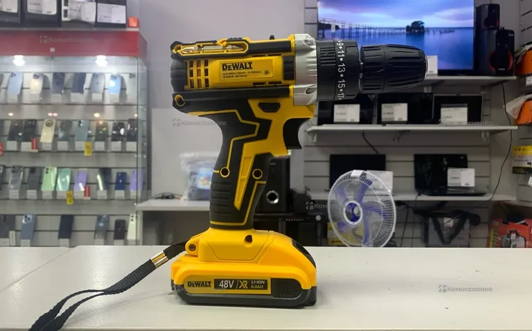 Шуруповерт DeWalt