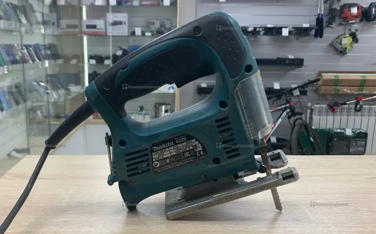 Электрический лобзик Makita 4329