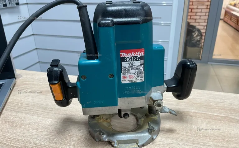 Фрезер makita 3612C