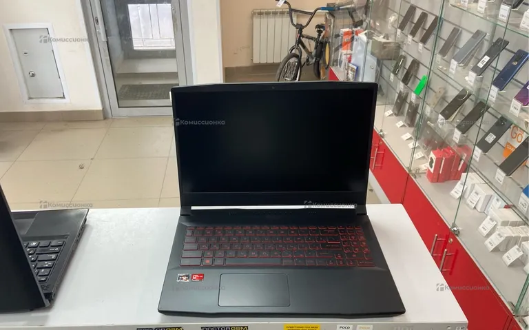 Ноутбук MSI Bravo 15
