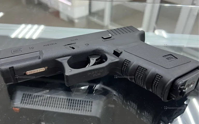 Страйкбольный пистолет Glock 9x19