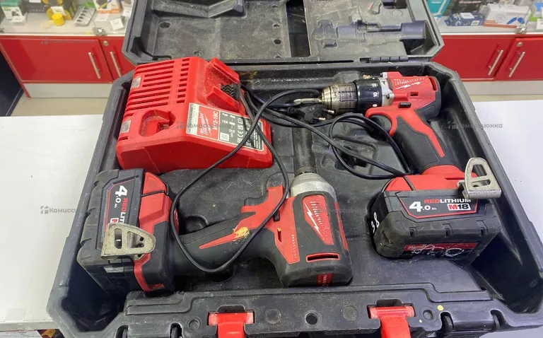 Аккумуляторная дрель-шуруповерт Milwaukee M18 fuel