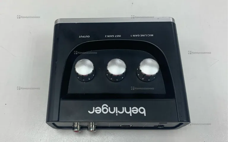 Звуковая карта behringer u-phoria um2