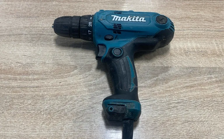 дрель сетевая Makita DF0300