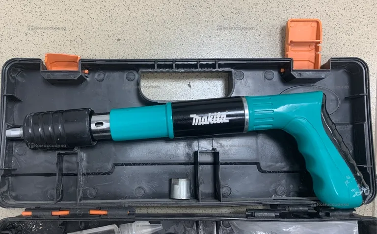 пороховой пистолет Makita