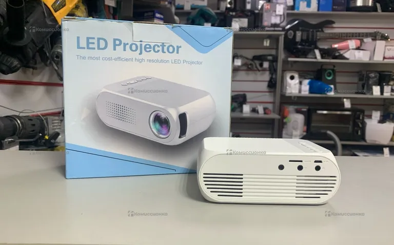 Проектор  projector yg320