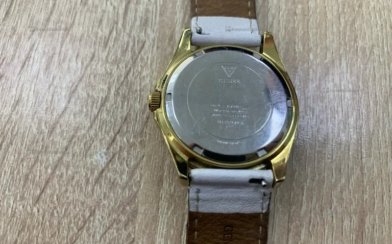 Часы  Guess