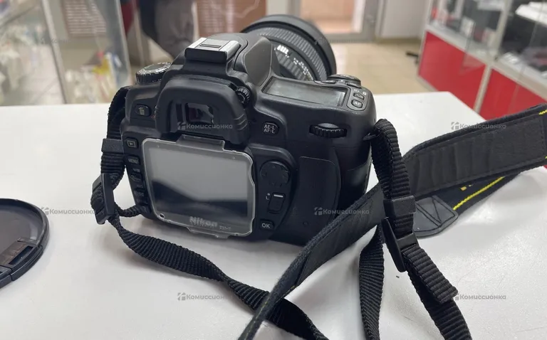 Фотоаппарат  Nikon d80 с объективом и вспышкой + 2