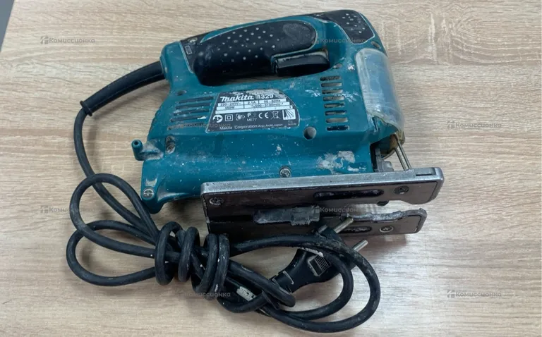 Электрический лобзик Makita 4329