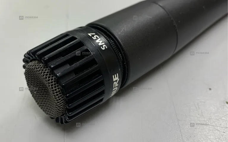 Студийный микрофон Shure SM57