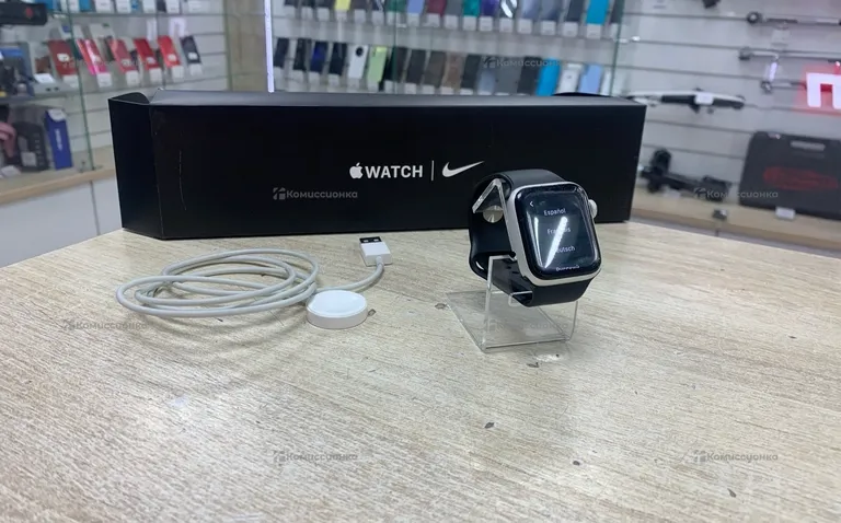 Часы Apple Watch Nike SE 40mm