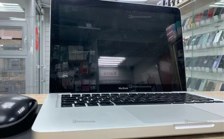 Ноутбук  MacBook 13 дюймов, в алюминиевом корпусе,