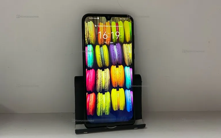 Huawei Y8p 4/128 ГБ.