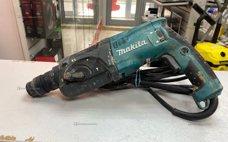 Перфоратор Makita Hr2470