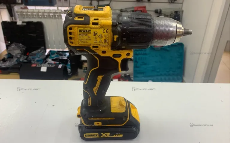 Аккумуляторная ударная дрель-шуруповерт DeWALT DCD