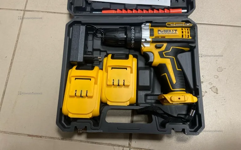 Шуруповерт Dewalt    .