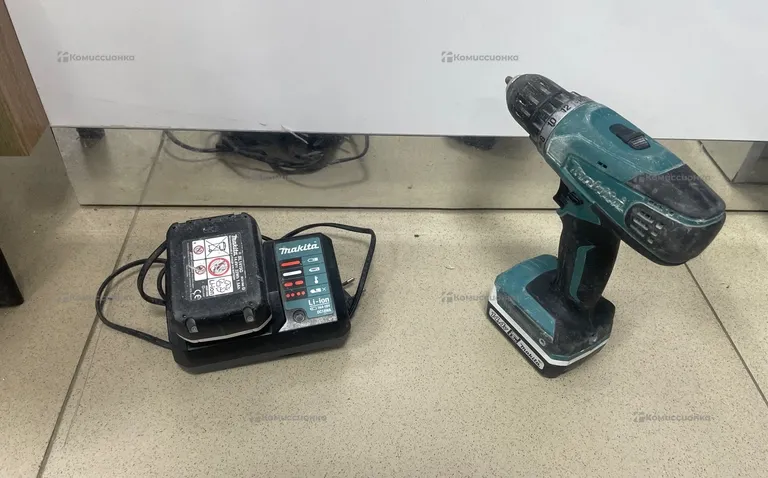 Зарядное устройство Makita DC18WAU +2 АКБ 14.4V