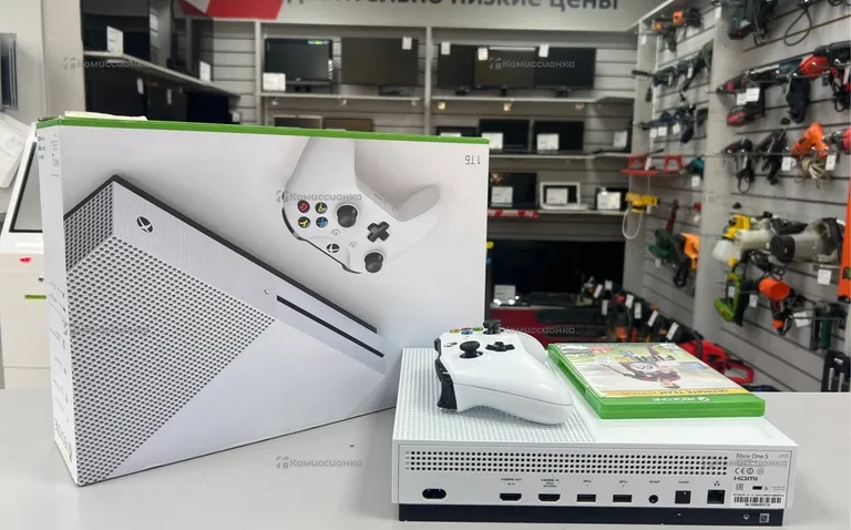 Приставка Xbox One S 1Tb