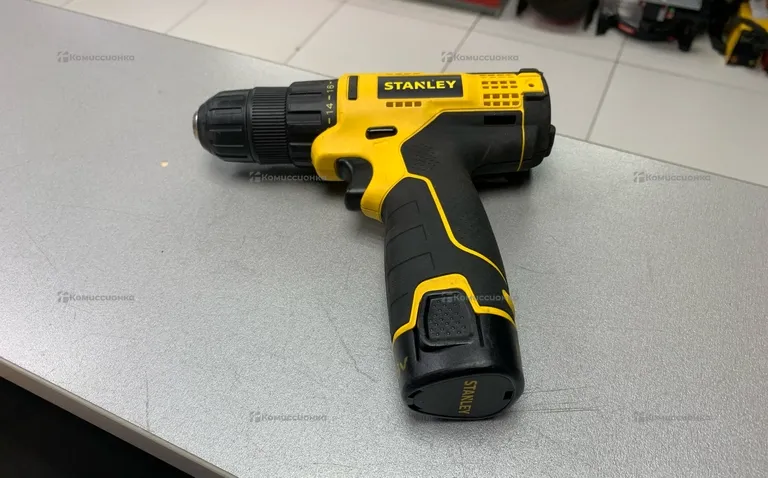 Дрель-шуруповерт STANLEY STCD1081B2