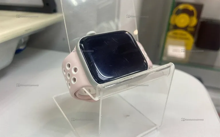 Часы Apple Watch SE 44mm 1Gen