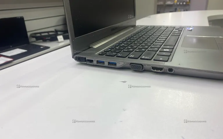 Ноутбук Samsung NP530U4B i3-2367m