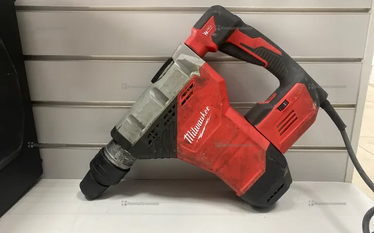 Перфоратор Milwaukee PLH 28 XE
