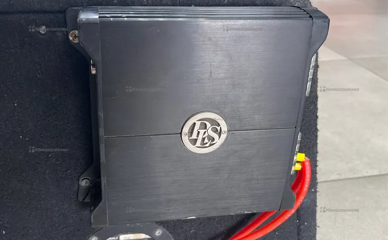 Сабвуфер  с усилителем JBL dsl
