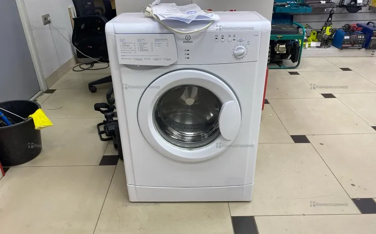 Стиральная машина  Indesit wiun 81