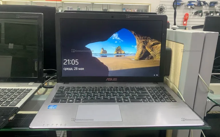 Ноутбук Asus X550C