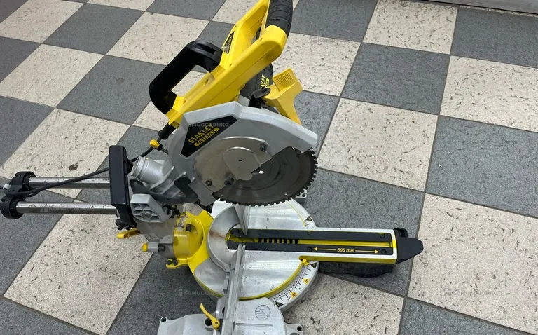 Торцовочная пила Stanley Fatmax FME720-QS