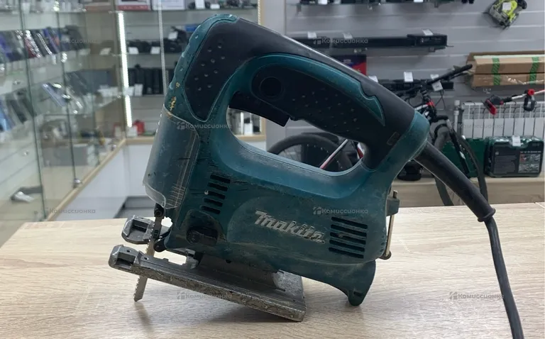Электрический лобзик Makita 4329