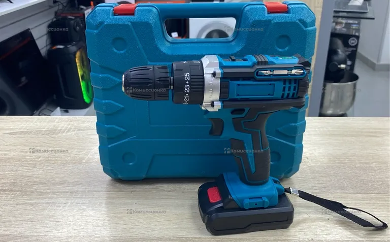 Шуруповерт Makita реп. с набором