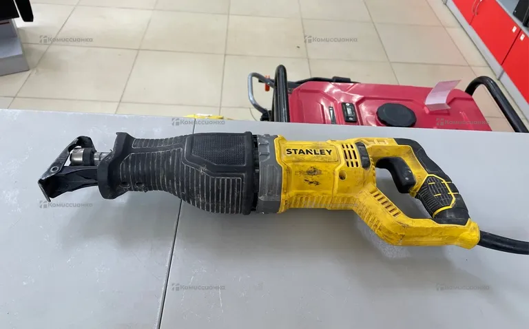 Сабельная пила Stanley SPT900