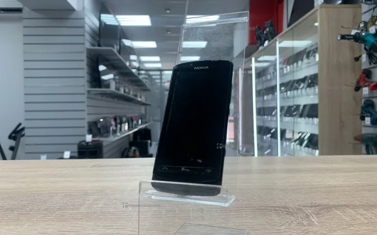 Nokia 700 (RM-670)