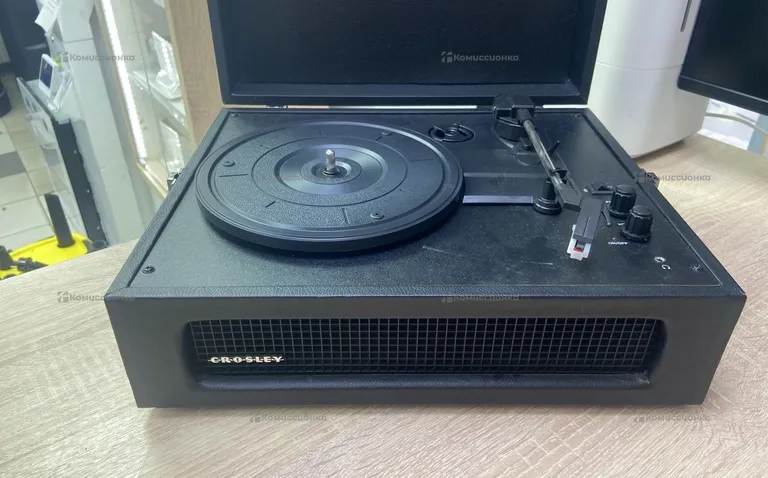 Виниловый проигрыватель Crosley Voyager