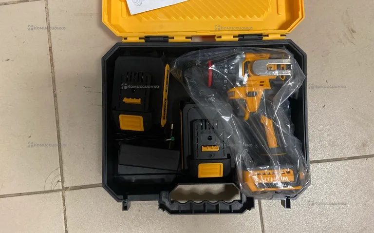 Шуруповерт Dewalt б/щ