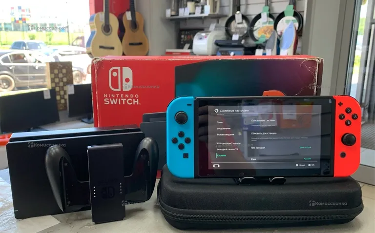 Приставка Nintendo switch.
