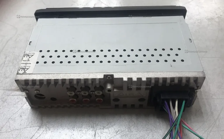 Автомагнитола Aura AMH-605BT