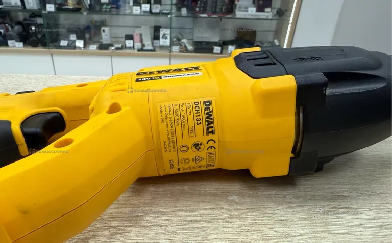 Бесщеточный перфоратор DEWALT DCH133N 18V