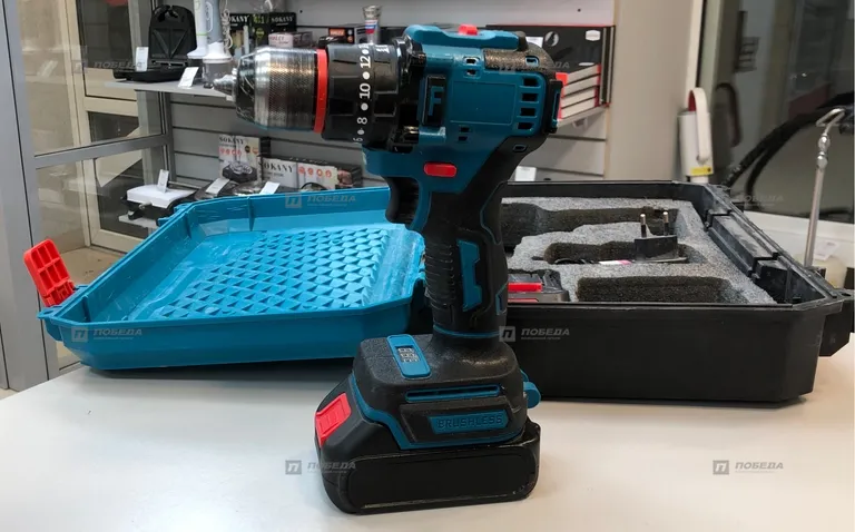 бесщеточный шуруповерт Makita 18v