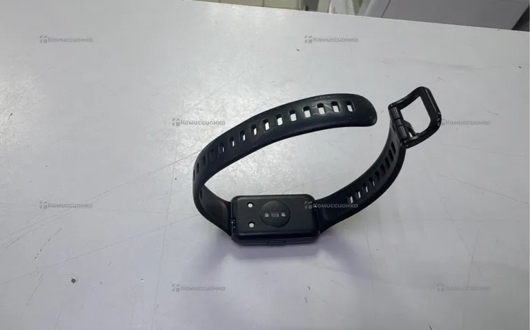 Часы  Huawei Band 7