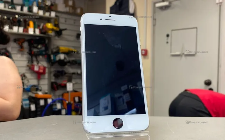 Apple iPhone SE 2020 64 ГБ