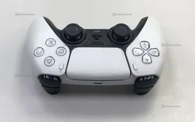 PS5 геймпад.
