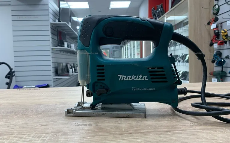 Электрический лобзик Makita 4329