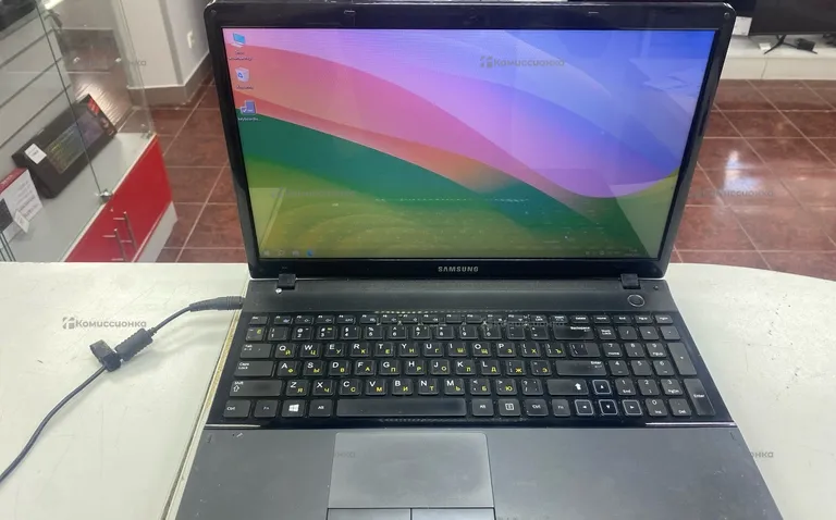 Ноутбук  Samsung NP300E5X