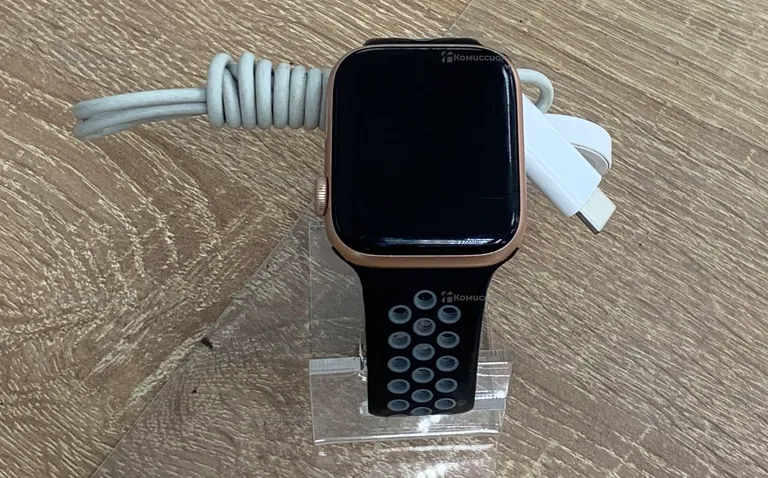 Часы  Apple Watch SE 44mm