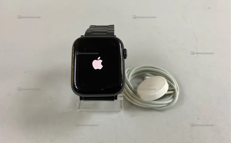 Часы Apple Watch SE 44mm