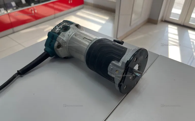 Фрезер makita RT0700C